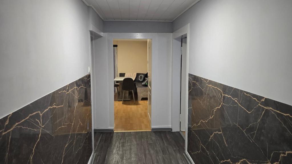 a hallway with white walls and a marble wall at Geluk in Bettingen in Bettingen