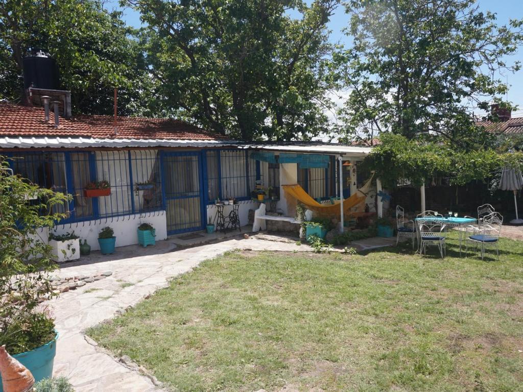 a house with a playground in the yard at Casita Meraki para 2 personas in Villa Carlos Paz