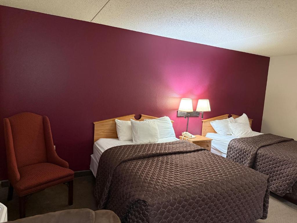 Rodeway Inn Hesston - Queen Room With Two Queen Beds - Non-Smoking