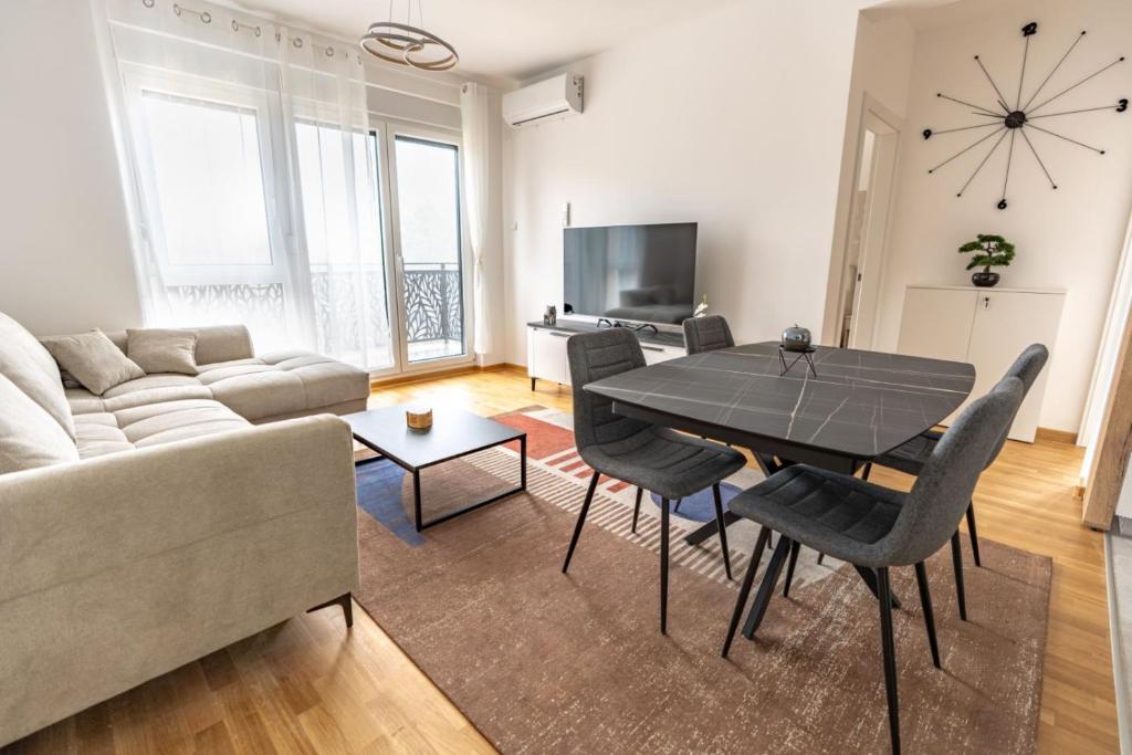 Μια τηλεόραση ή/και κέντρο ψυχαγωγίας στο Vrdnik Residence Apartments 33