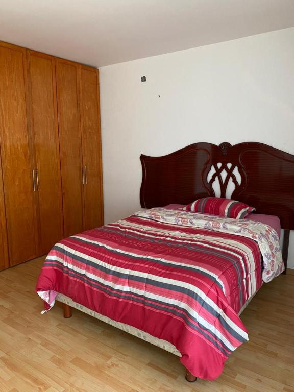 Ένα ή περισσότερα κρεβάτια σε δωμάτιο στο Habitación privada en residencia familiar