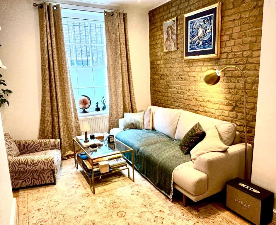 Χώρος καθιστικού στο Charming flat in central London