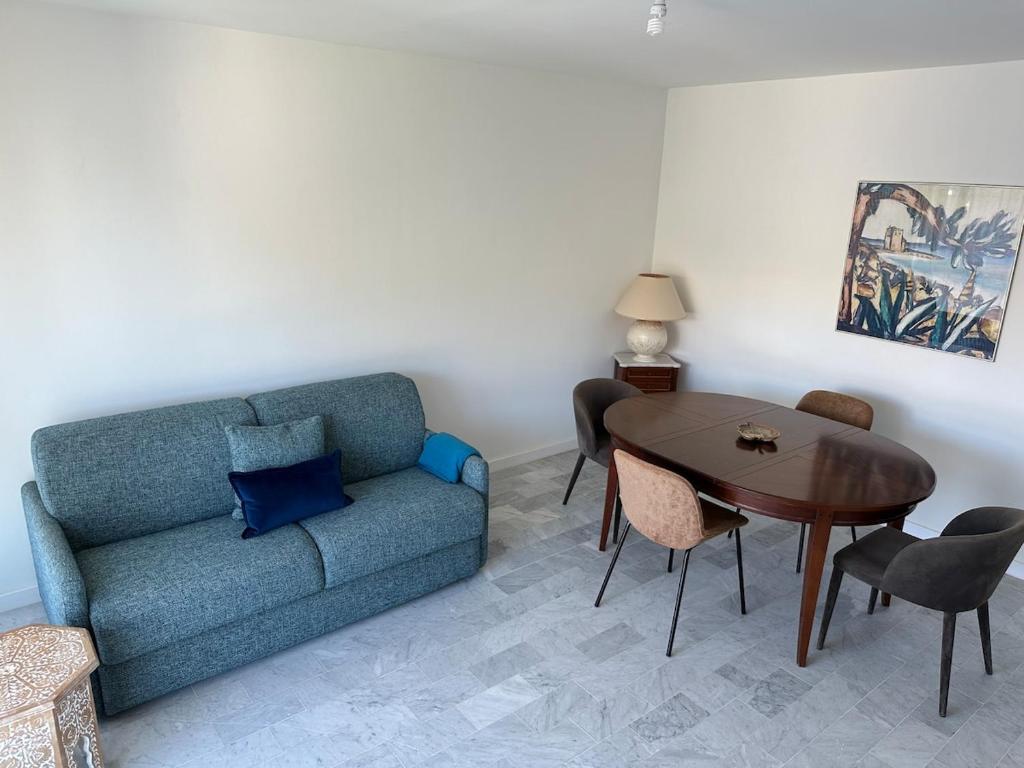 Χώρος καθιστικού στο La calade