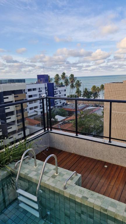 Bazén v ubytování Flat Aconchego beira mar Cabo Branco - 606 entre o mar e a mata Atlantica nebo v jeho okolí