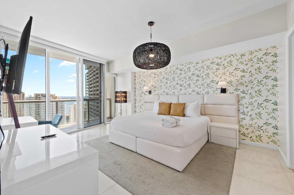 Ένα ή περισσότερα κρεβάτια σε δωμάτιο στο Luxury Waterfront Brickell ICON W-Hotel Balcony Water Views