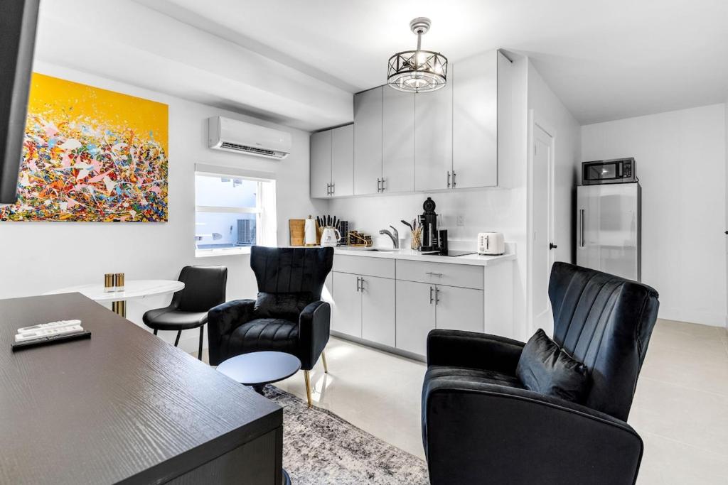 Una cocina o cocineta en Private 1 bedroom apartment with kitchen, keyLargo Tavernier