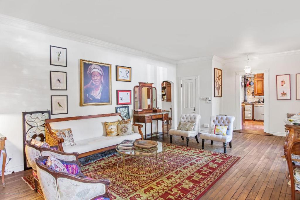 Posezení v ubytování Ajax Manor by Rove Travel 5BR Historic Home