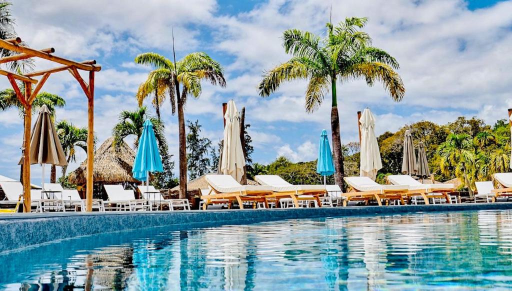 Bazén v ubytování Évasion Turquoise, T2 bungalow plage privée nebo v jeho okolí