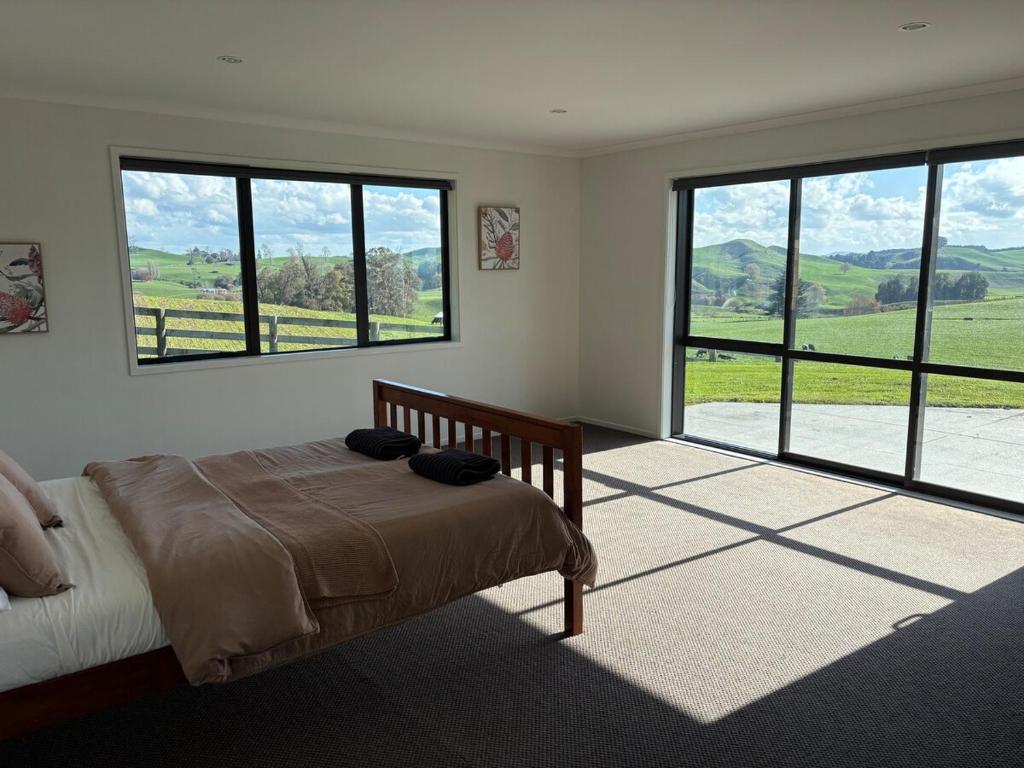 Postel nebo postele na pokoji v ubytování The Home on the Hill