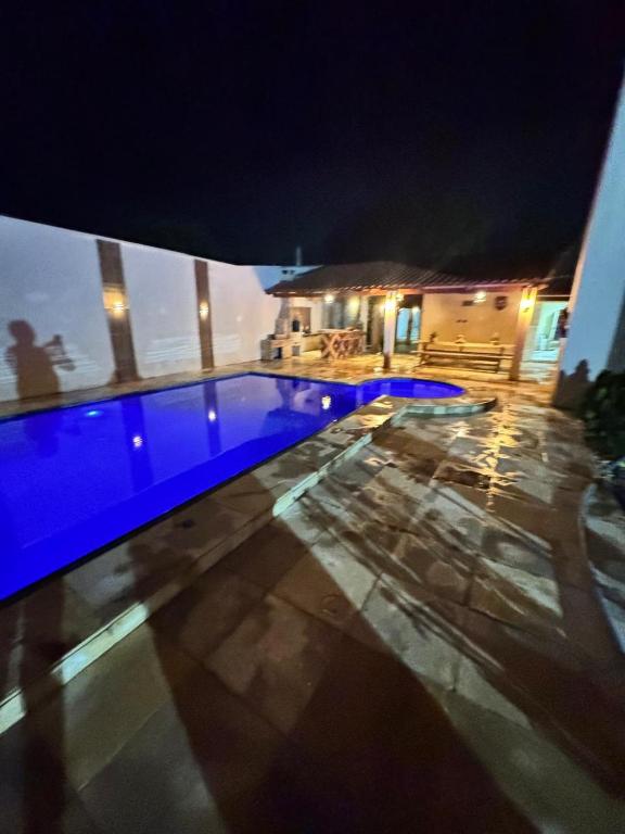 a large swimming pool at night with a house at Sitio Família Freitas in Pindoretama