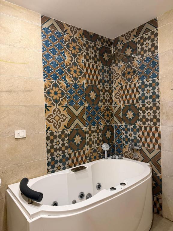 Ένα μπάνιο στο Aida of pyramids view hotel