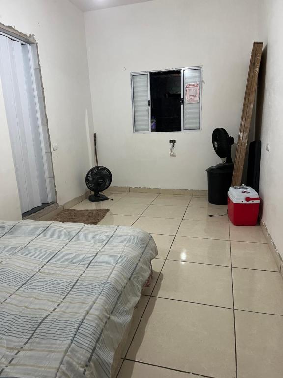 a bedroom with a bed in the corner of a room at Mares in Mairiporã
