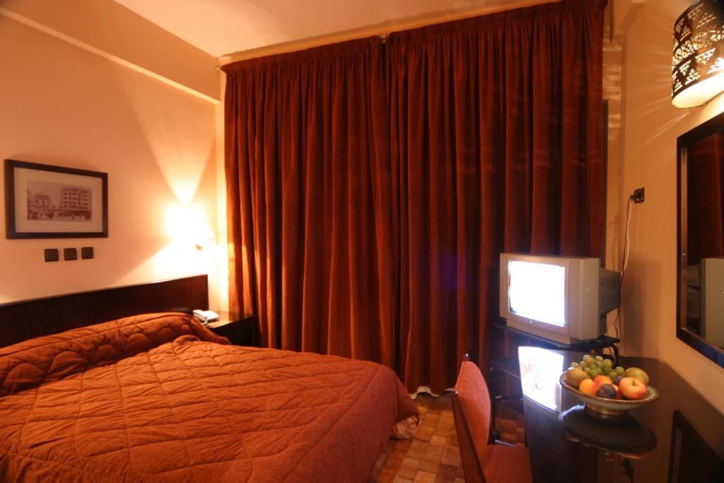 Vuode tai vuoteita majoituspaikassa Hotel Chellah