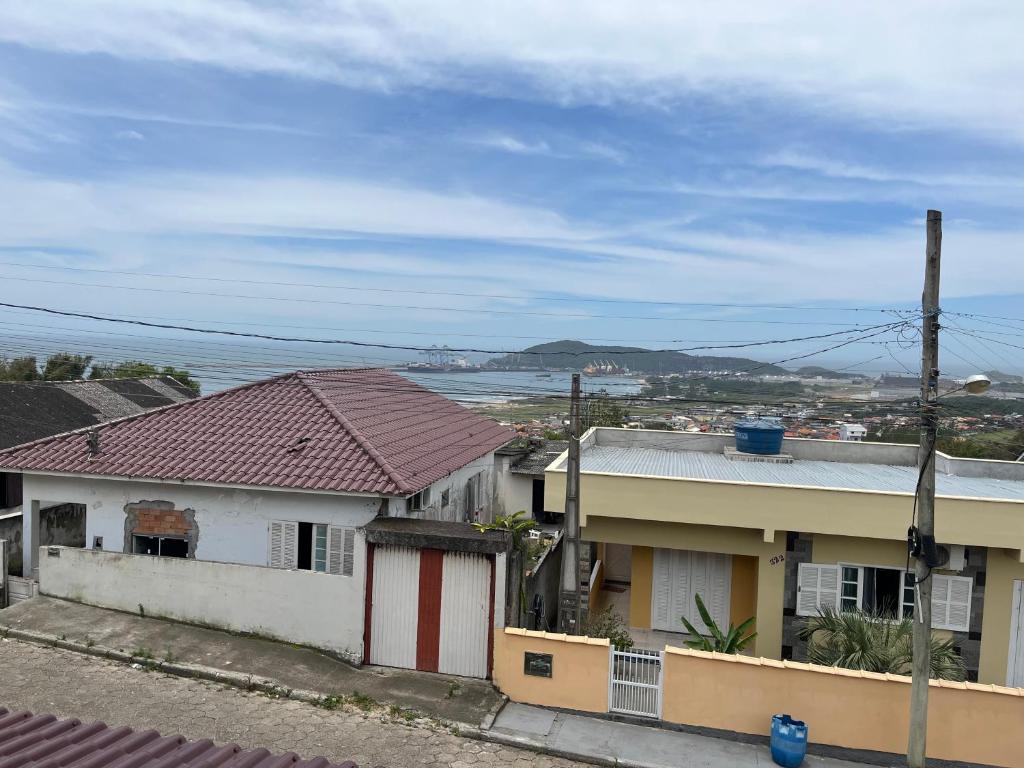 a view from the roof of a house at Casa com vista para o mar e perto do centro in Imbituba