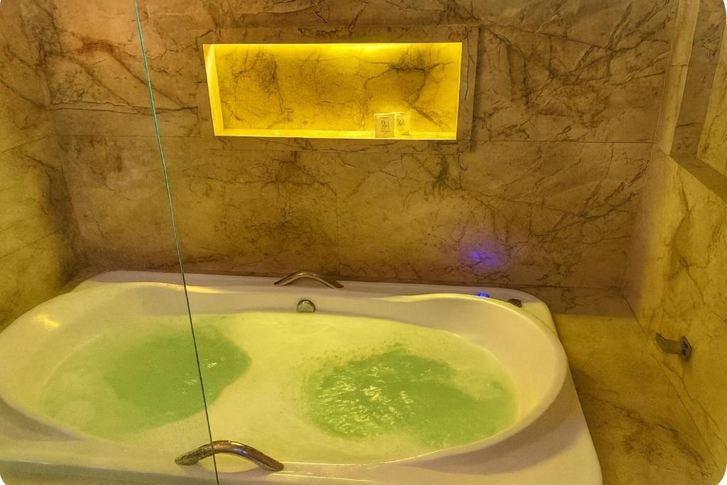 Koupelna v ubytování Flat Master com Hidromassagem privativa e piscina 500mts praia