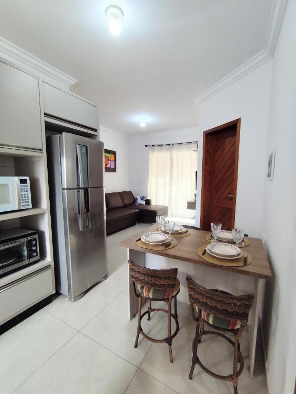 Kuchyň nebo kuchyňský kout v ubytování Residencial Ernesto Neves - 5 min da praia de Bombas