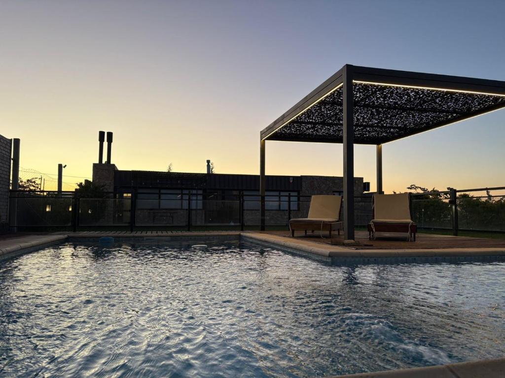 Bazén v ubytování Quinta Los Pinos Paraná nebo v jeho okolí