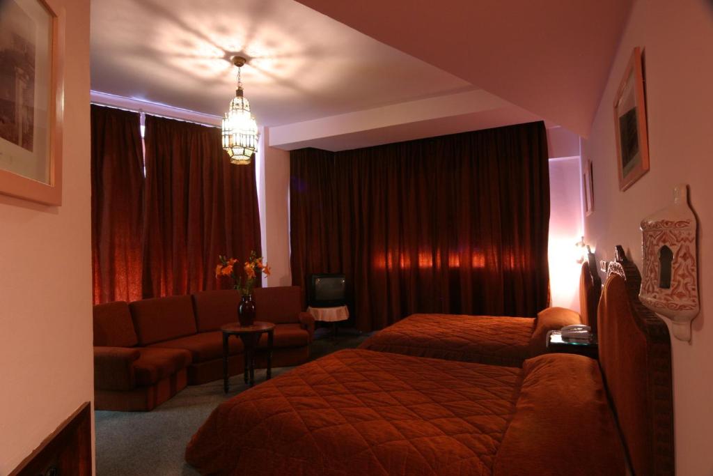 Vuode tai vuoteita majoituspaikassa Hotel Chellah