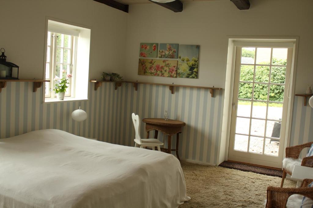 En eller flere senge i et værelse på Frederiksensminde Bed & Breakfast