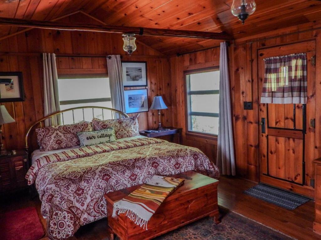 Postel nebo postele na pokoji v ubytování Escape To A Timeless Charm Vibe