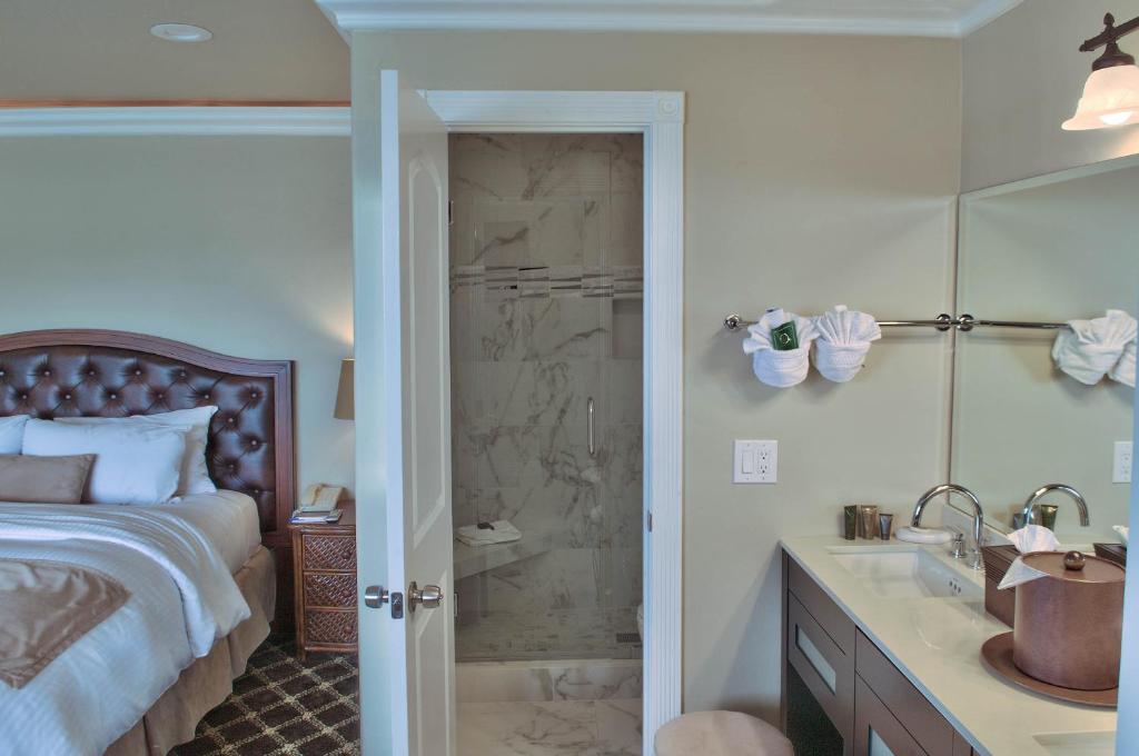 Lovers Point Inn - 