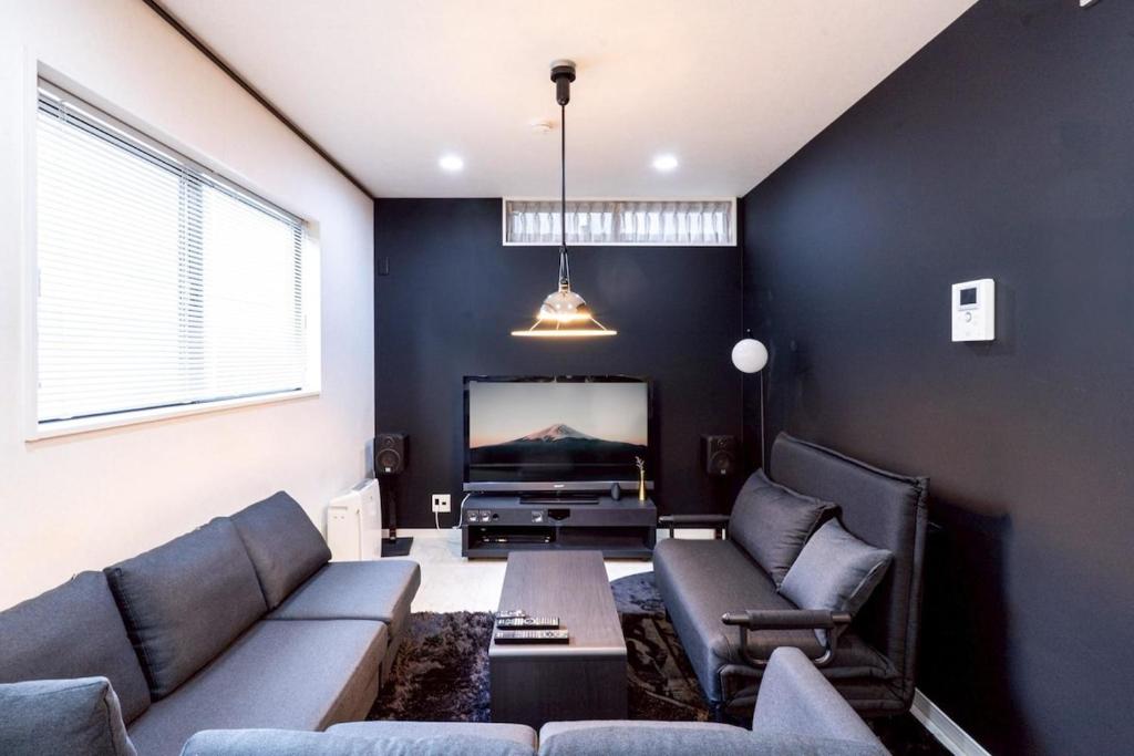 30 sec to Station,4min to Skytree,82sqm,Sleeps 8,Free Parking,Close to Akihabara Asakusa Ueno