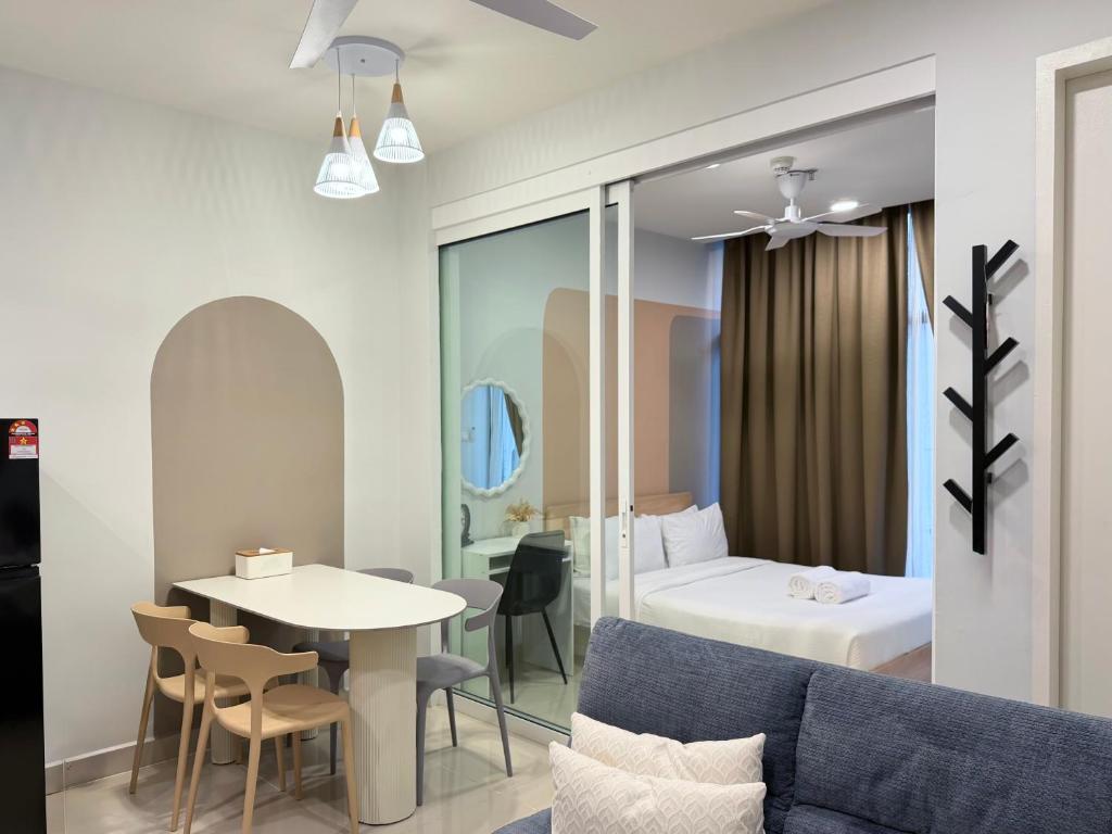 Postel nebo postele na pokoji v ubytování The Shore Kota Kinabalu by BeeHome