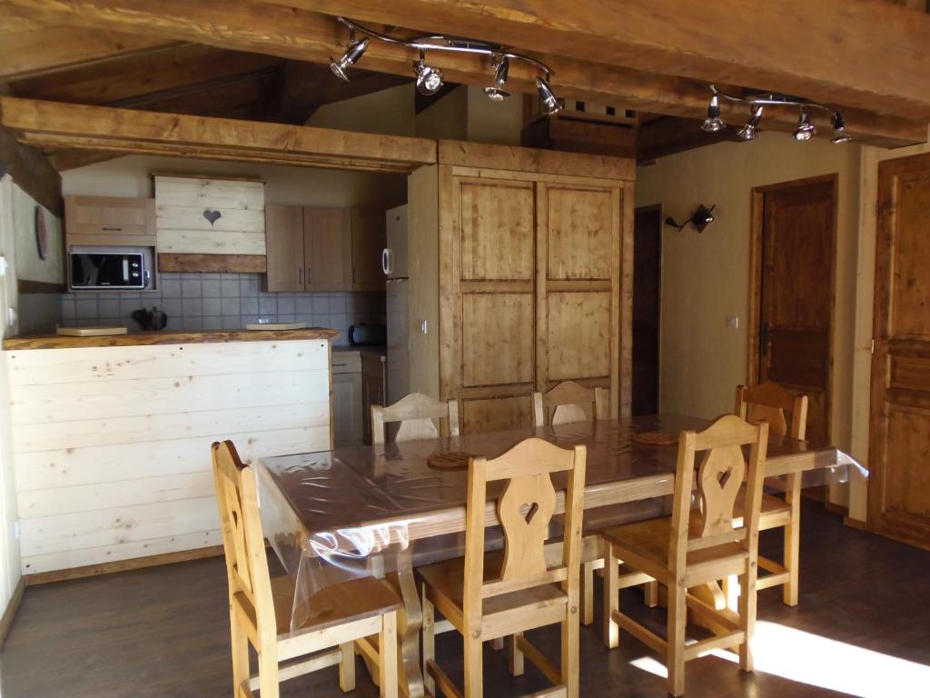 Köök või kööginurk majutusasutuses Chalet l'aubépine résidence B&B