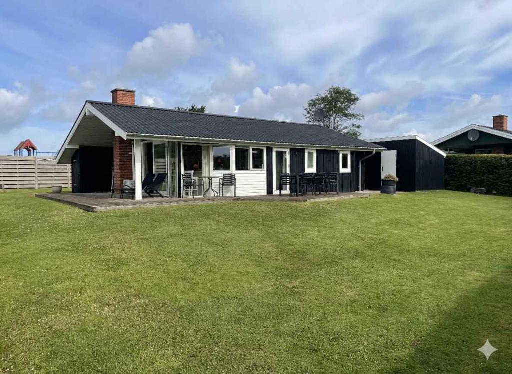 Το κτήριο όπου στεγάζεται  η παραθεριστική κατοικία