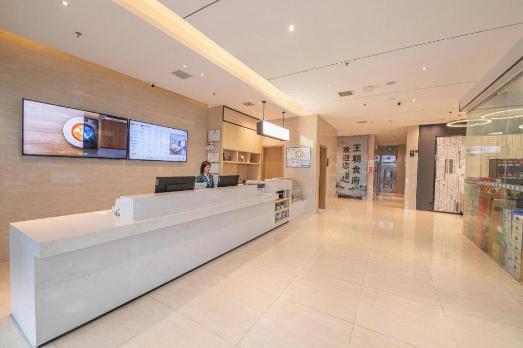 TV a/nebo společenská místnost v ubytování City Comfort Inn Changning Wangchao