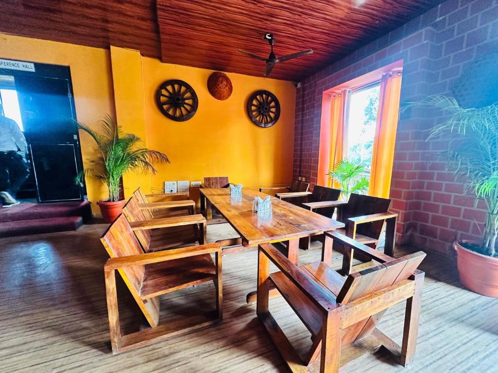 Posezení v ubytování Istaqbal Hotel Mukki