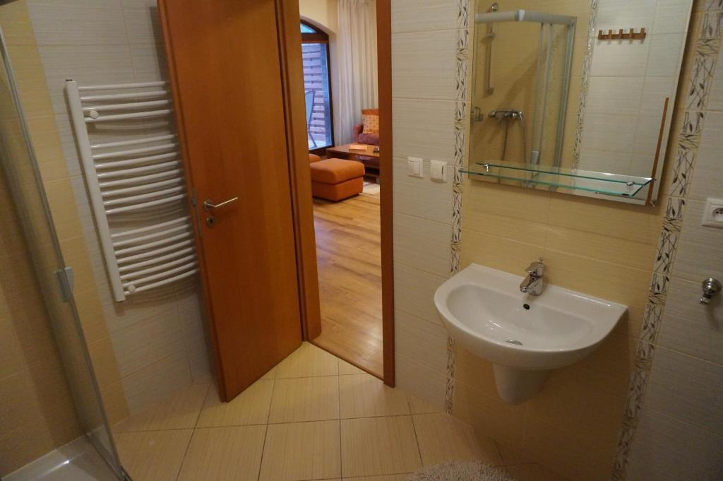 Koupelna v ubytování Apartmán KLAUDIA Tále