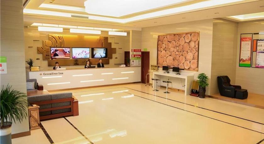 TV a/nebo společenská místnost v ubytování GreenTree Inn Shangrao Yueliangwan Automobile City