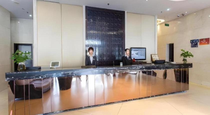 TV a/nebo společenská místnost v ubytování Jinjiang Metropolo Hotel - Langfang Wanda Plaza