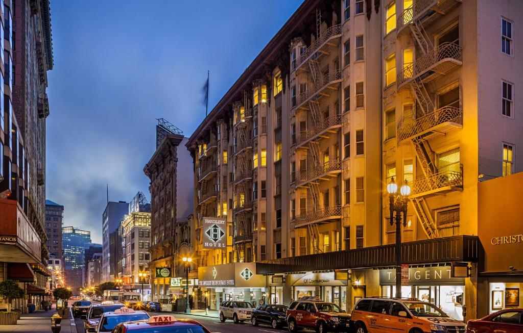 a city street filled with lots of tall buildings at Handlery Union Square Hotel in San Francisco
