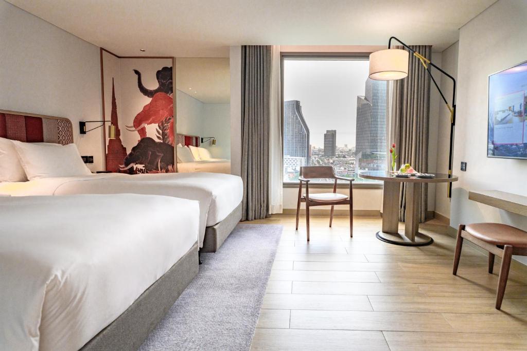 Montien Hotel Surawong Bangkok pool and city view