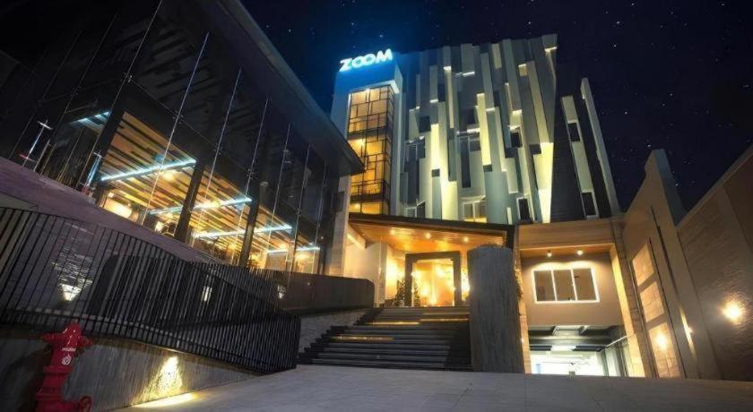 Fotografie z fotogalerie ubytování Zoom Dharmahusada Hotel v destinaci Surabaja