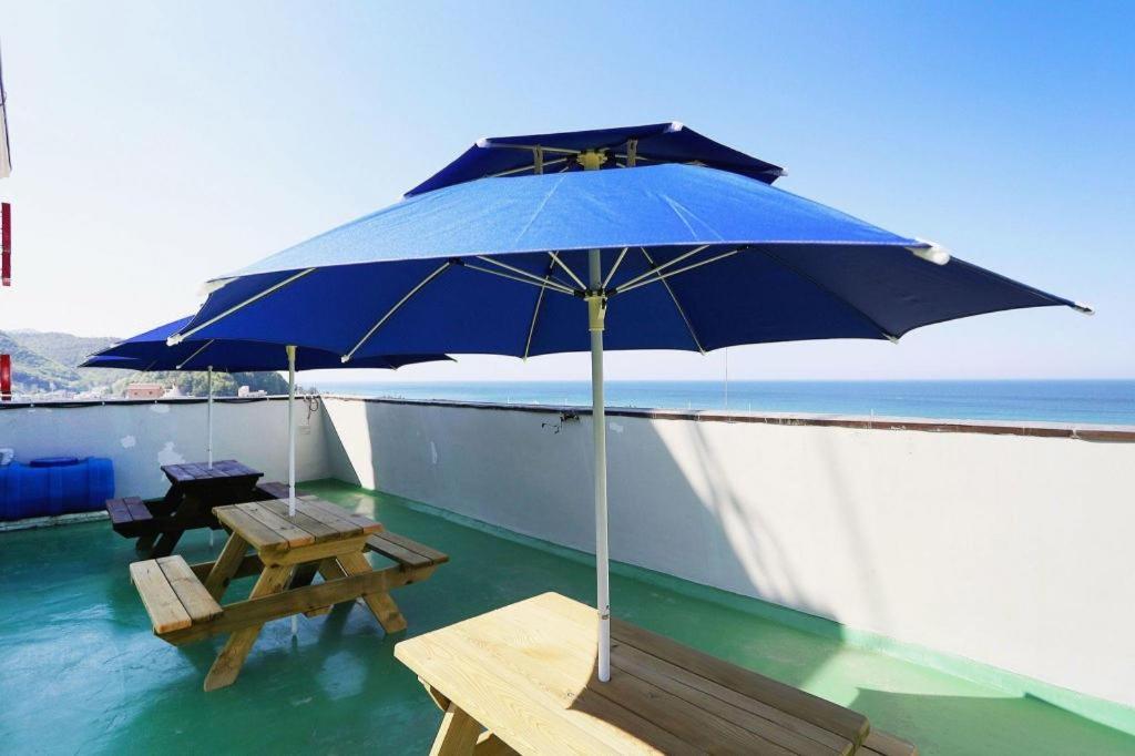 Nespecifikovaný výhled na moře nebo výhled na moře při pohledu z motelu