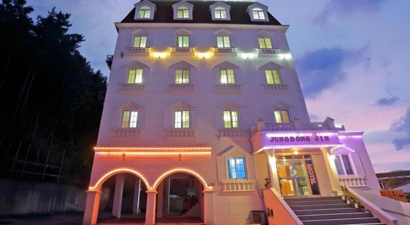 Το κτήριο όπου στεγάζεται  το μοτέλ