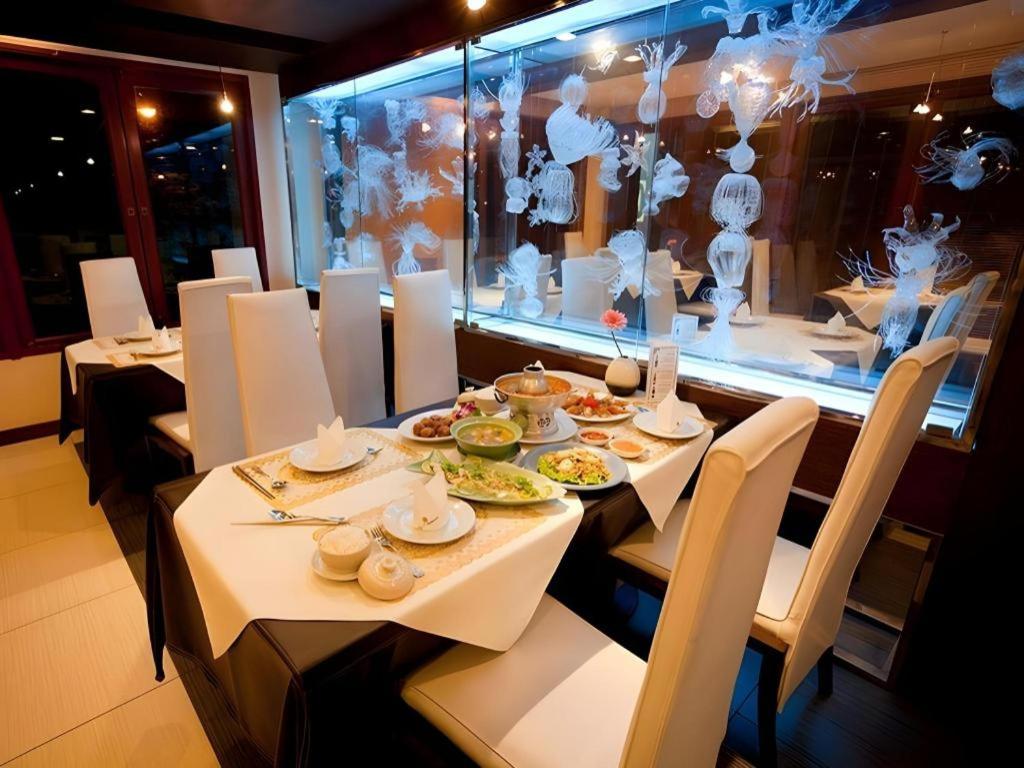 Jídlo v hotelu nebo okolí