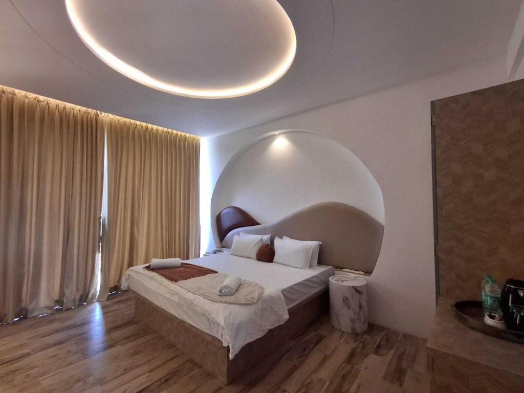 Postel nebo postele na pokoji v ubytování Palette The Moon Hotel Goa