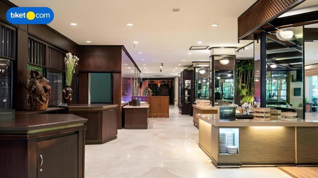 Vstupní hala nebo recepce v ubytování Regent's Park Hotel at Kayutangan Malang