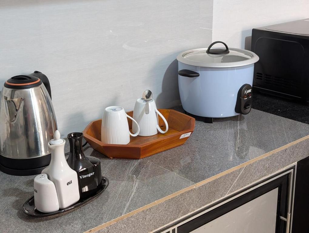 Plateau bouilloire dans l'établissement Home in Colombo 06 - Minutes from Everywhere