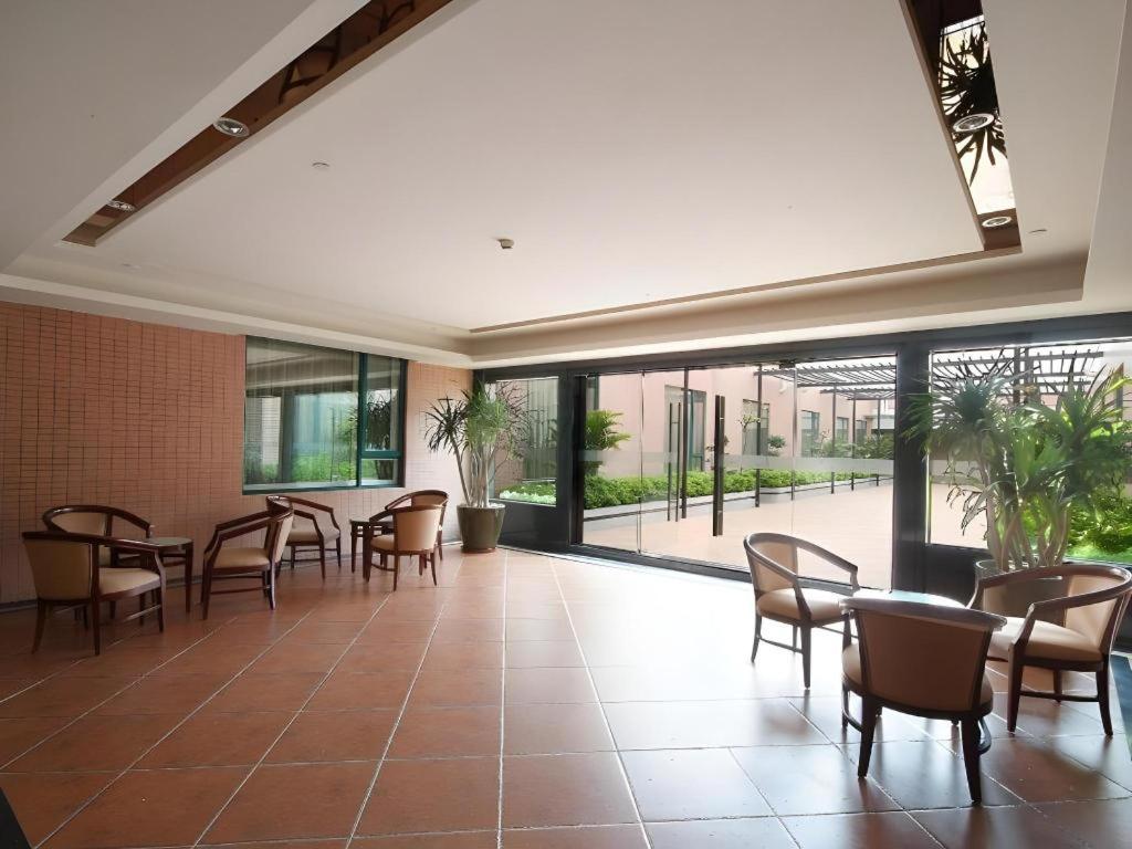 Χώρος καθιστικού στο Dong Cheng Hotel