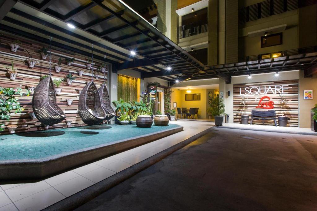 Bazén v ubytování L Square Hotel nebo v jeho okolí