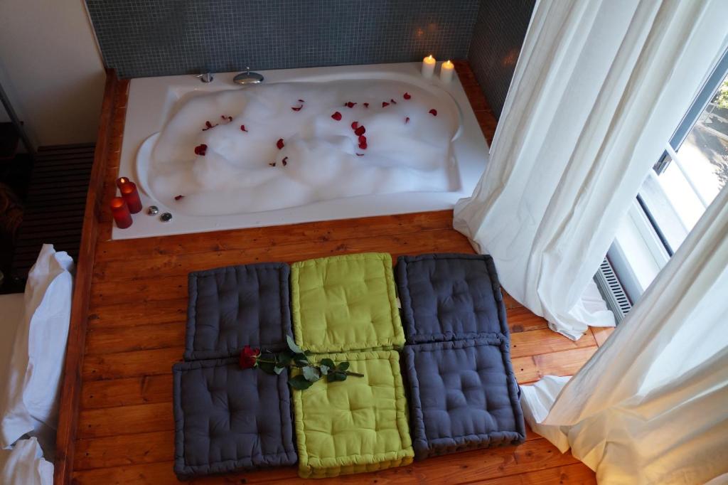 Posteľ alebo postele v izbe v ubytovaní Jacuzzi Rooms