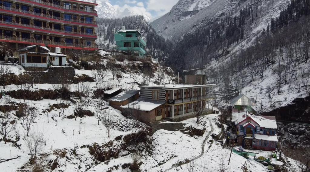 Yellowjackets Hostel Tosh v zimě