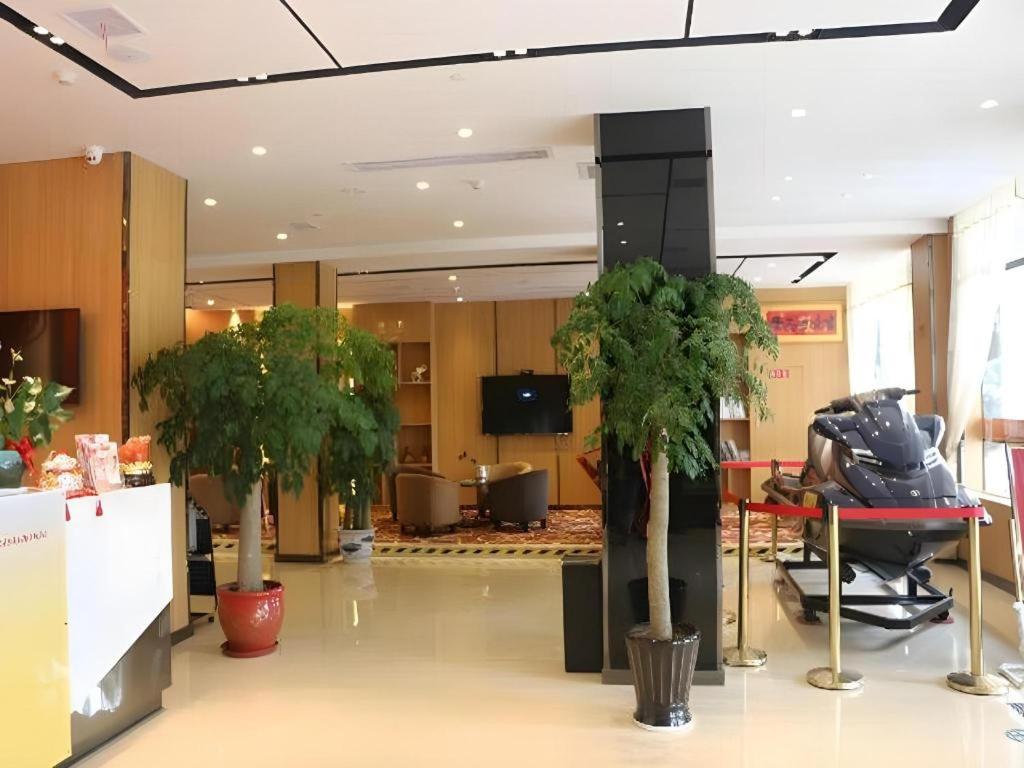 TV a/nebo společenská místnost v ubytování 7 Days Premium Haiyan New Bridge South Road Branch