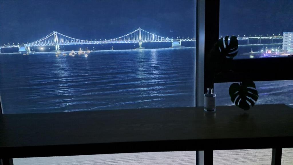 Gallery image of Charman Ocean View Sunrise 10 seconds to the beach in Kwangan-dong