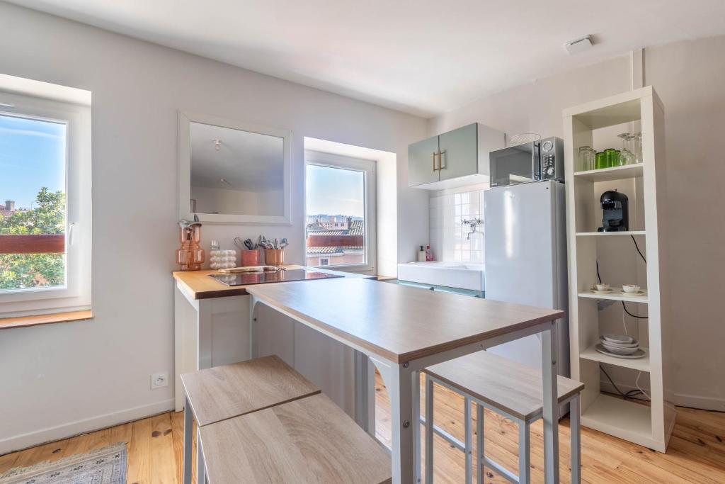 Η κουζίνα ή μικρή κουζίνα στο Modern and old T2